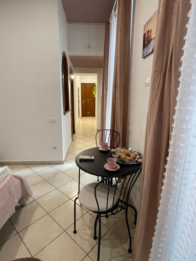 Napule E ... Hotel Наполи Екстериор снимка